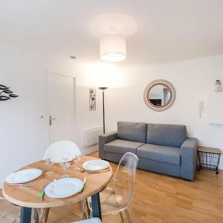 Apartment In A By The Sea *