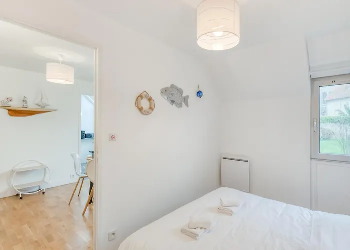 A Port-en-bessin Proche * Port-en-Bessin-Huppain